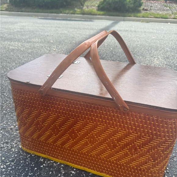 Redmon Picnic Basket  Wood Lid w/ metal Handles MCM - Picture 10 of 15